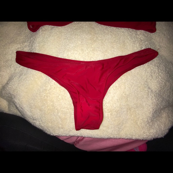 Bikini - Picture 3 of 6